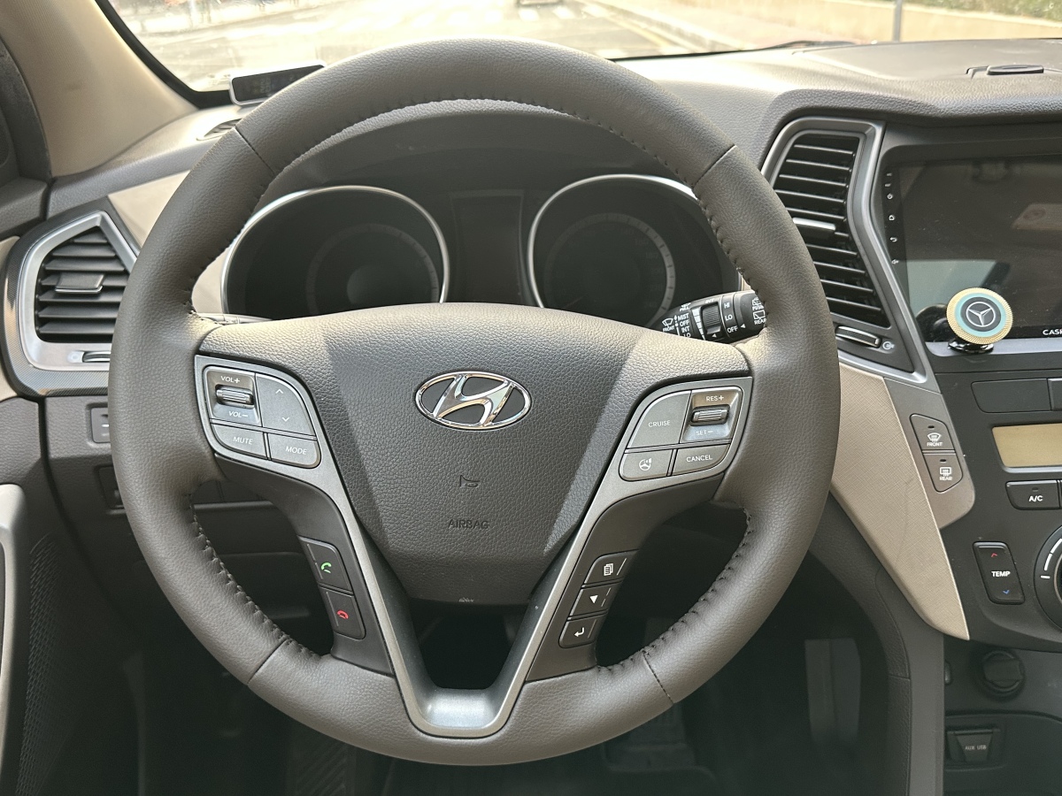 Hyundai Santa Fe 2015 car image #11