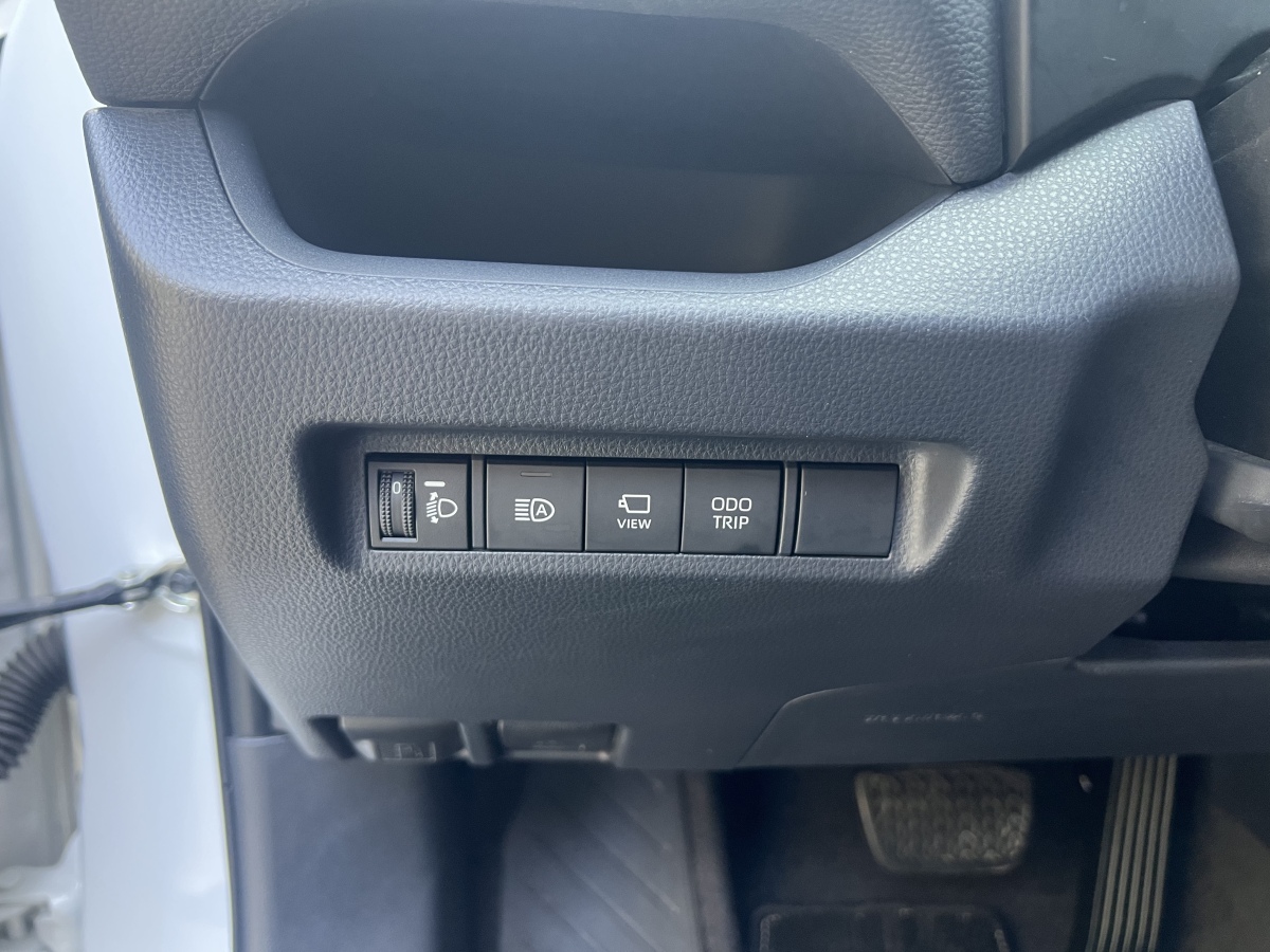 Toyota RAV4 2024 car image #11
