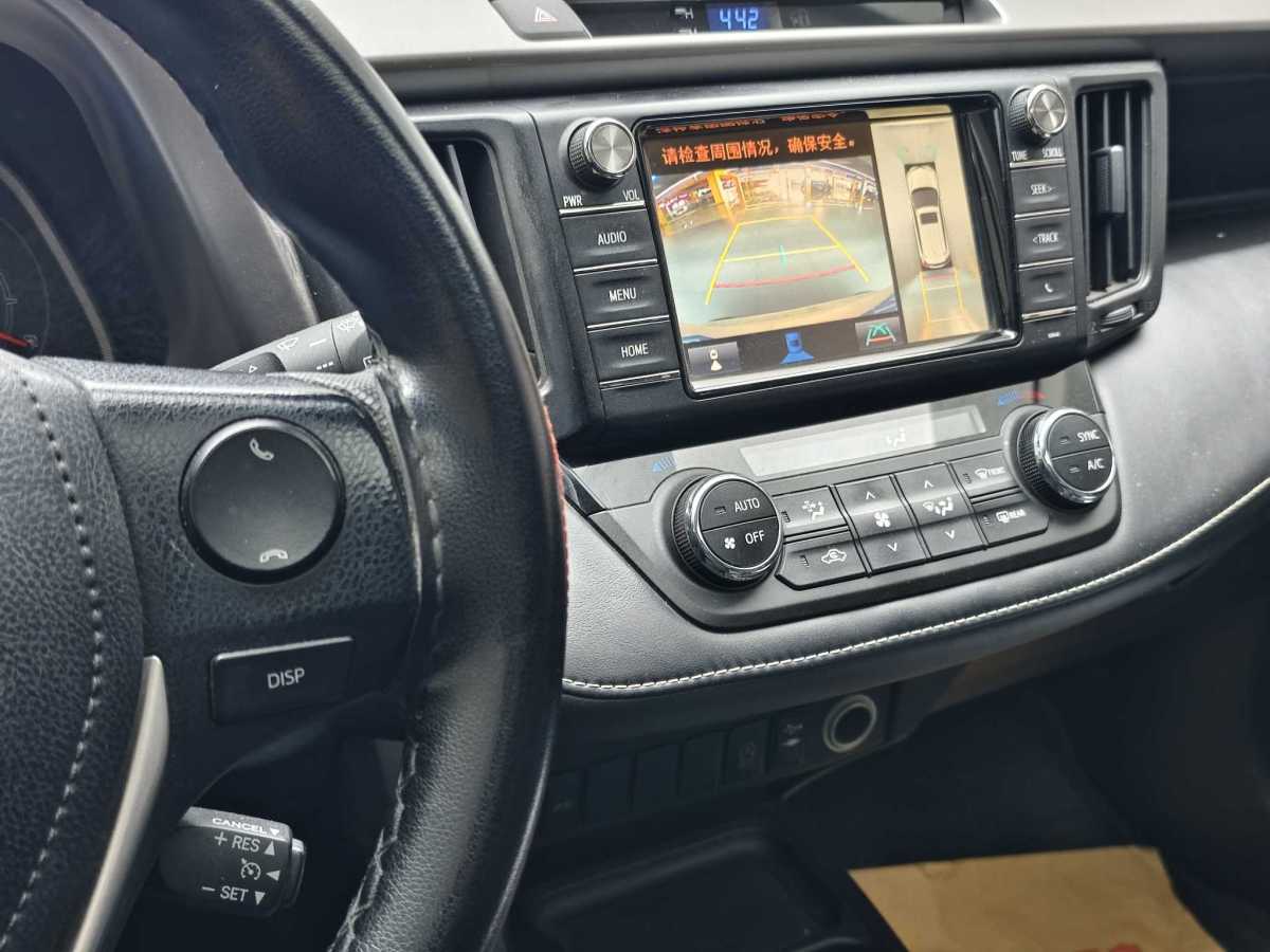 Toyota RAV4 2018 car image #11