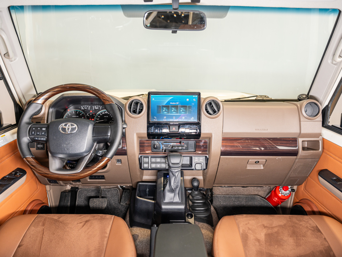 Toyota FJ Cruiser 2024 car image #11