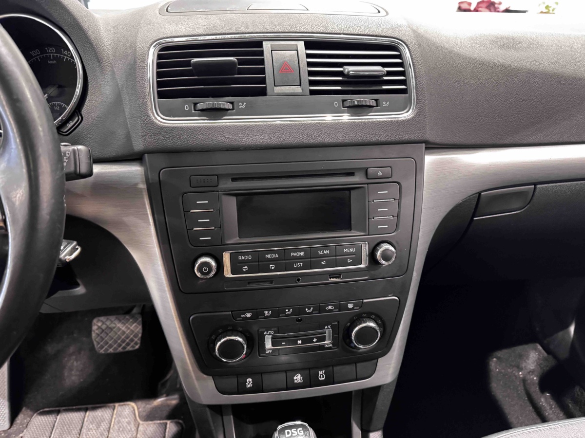 Skoda Yeti 2015 car image #11