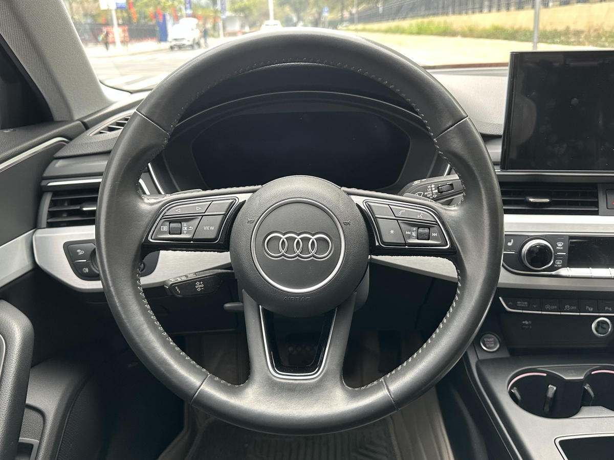 Audi A4L 2020 car image #11