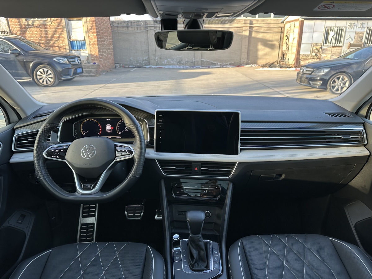 Volkswagen Tiguan L 2021 car image #11