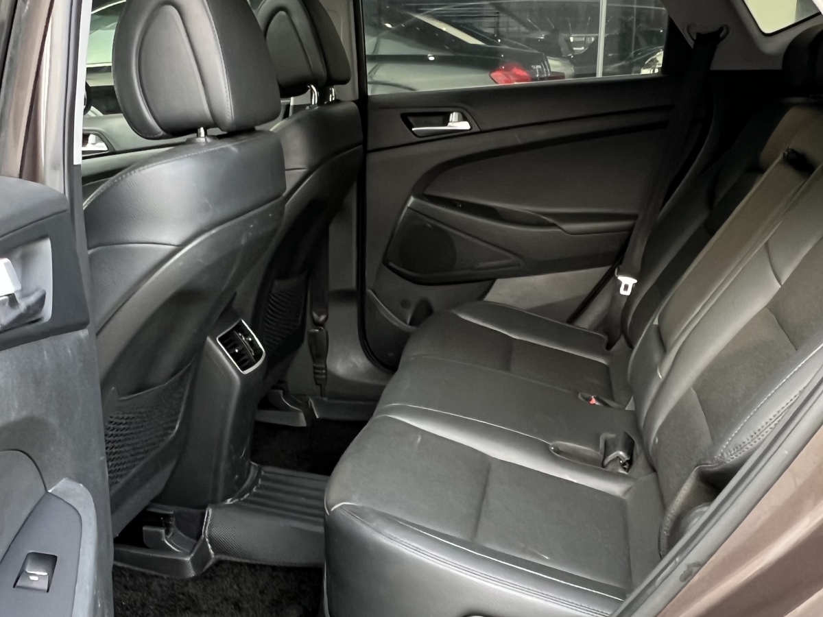 Hyundai Tucson 2017 immagine di auto #11