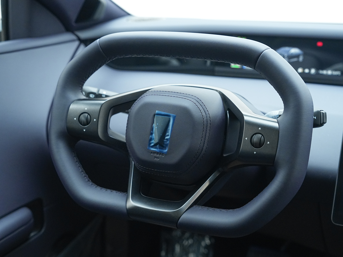 Avatr 06 2025 car image #11