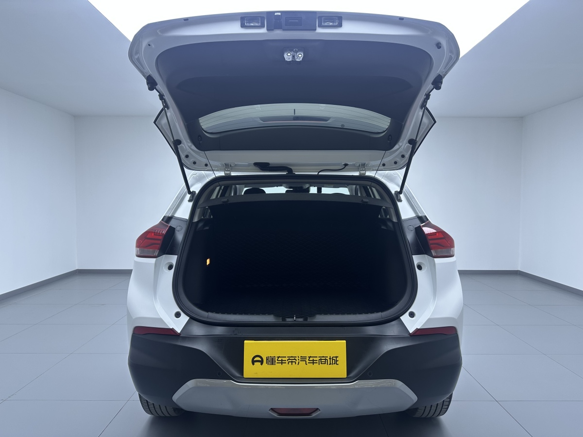 Chevrolet Tracker 2020 immagine di auto #11