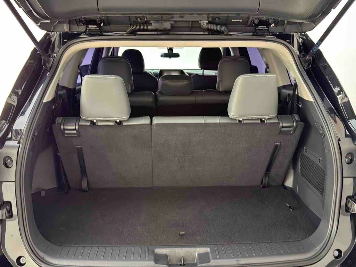 Toyota Highlander 2023 car image #11