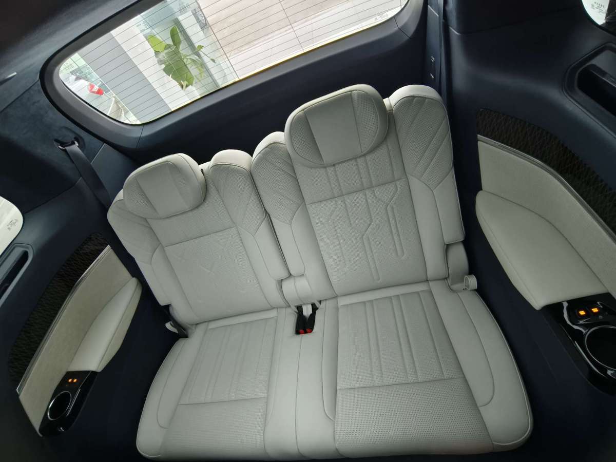 极氪 极氪009 2024 汽车图片 #11