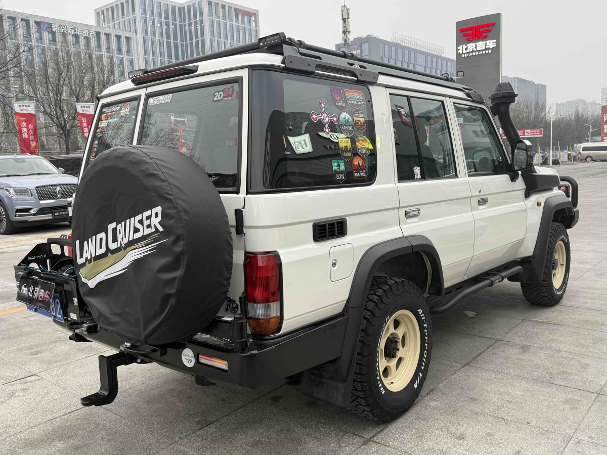 Toyota FJ Cruiser 2025 car image #11