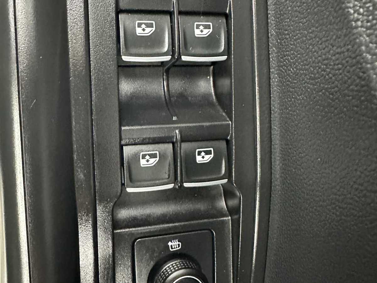 Volkswagen T-Roc 2023 car image #11