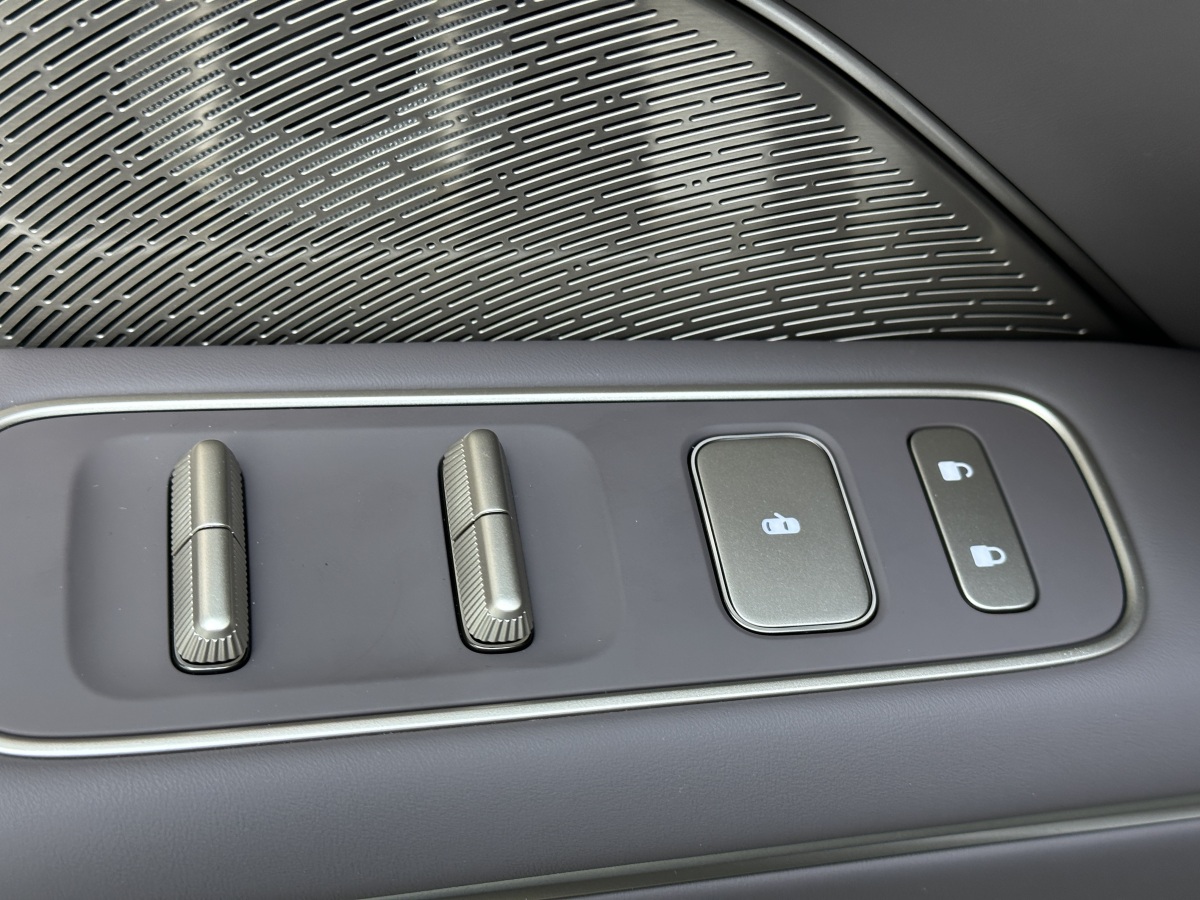 蔚来 蔚来ES8 2026 汽车图片 #11