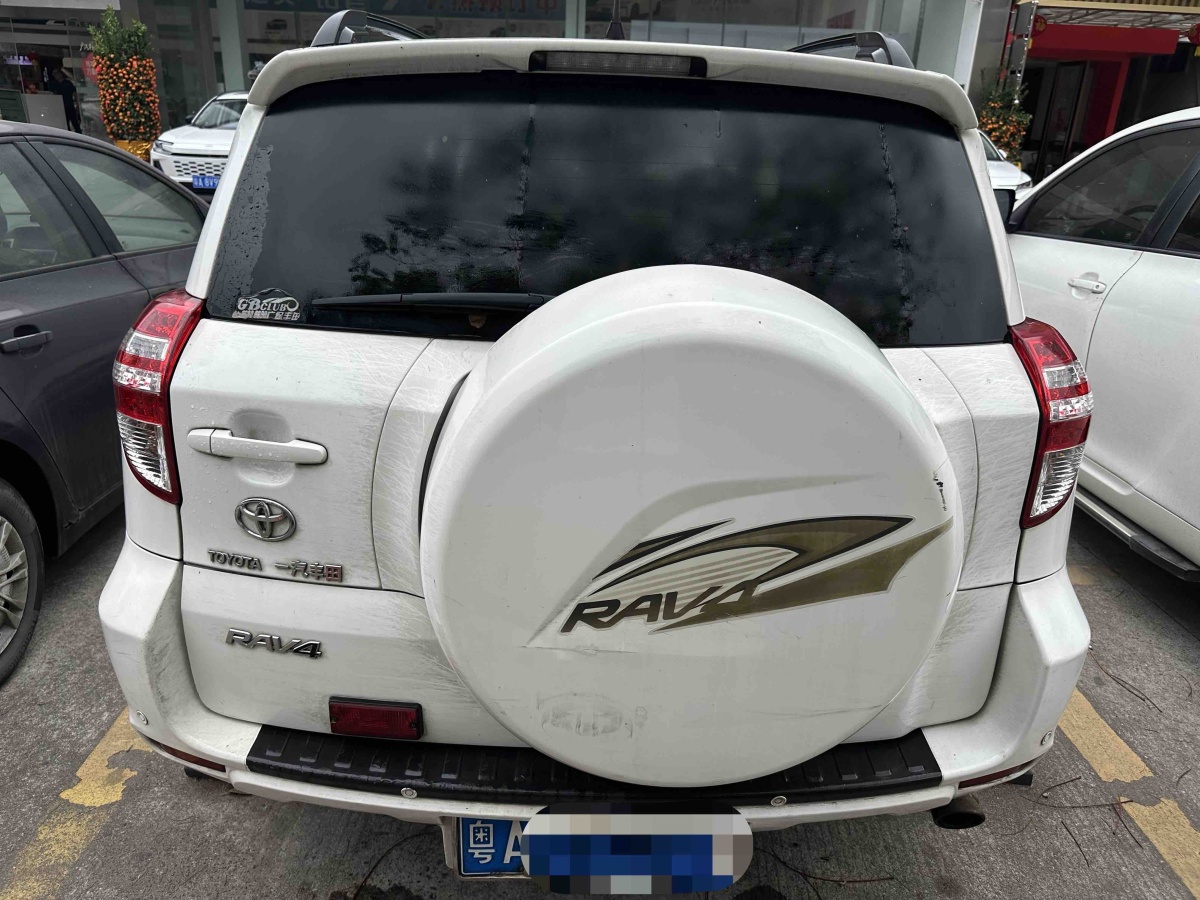 Toyota RAV4 2011 immagine di auto #11