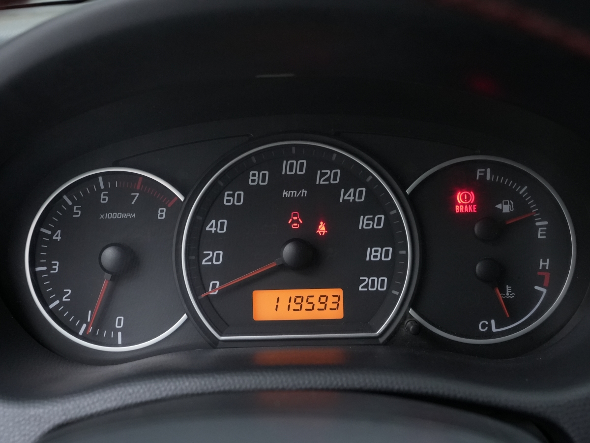 Suzuki Swift 2014 car image #11