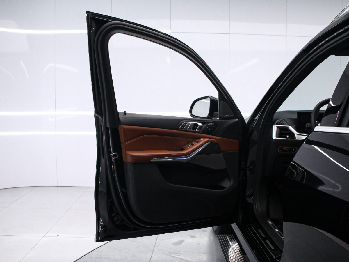 BMW X7 2023 immagine di auto #11