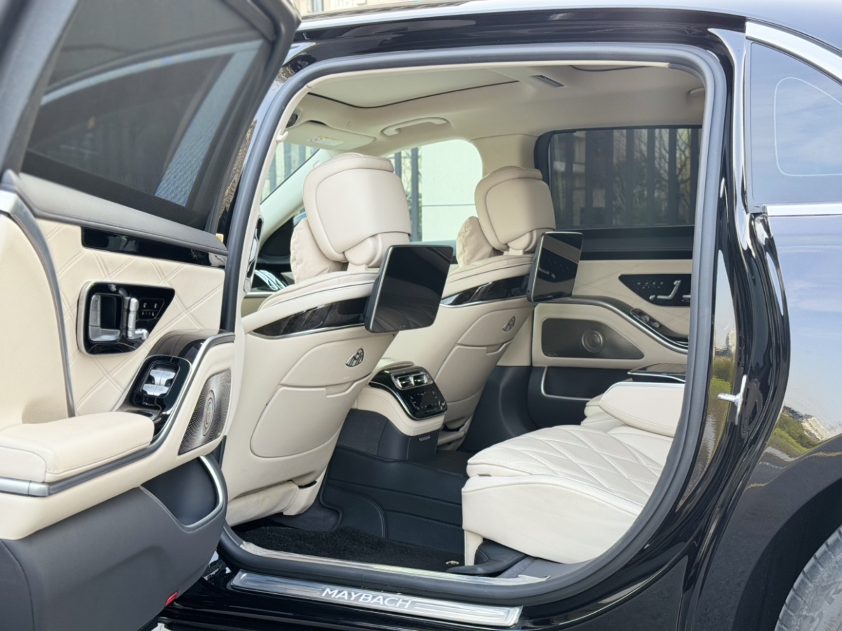 Mercedes-Benz 2023 car image #11