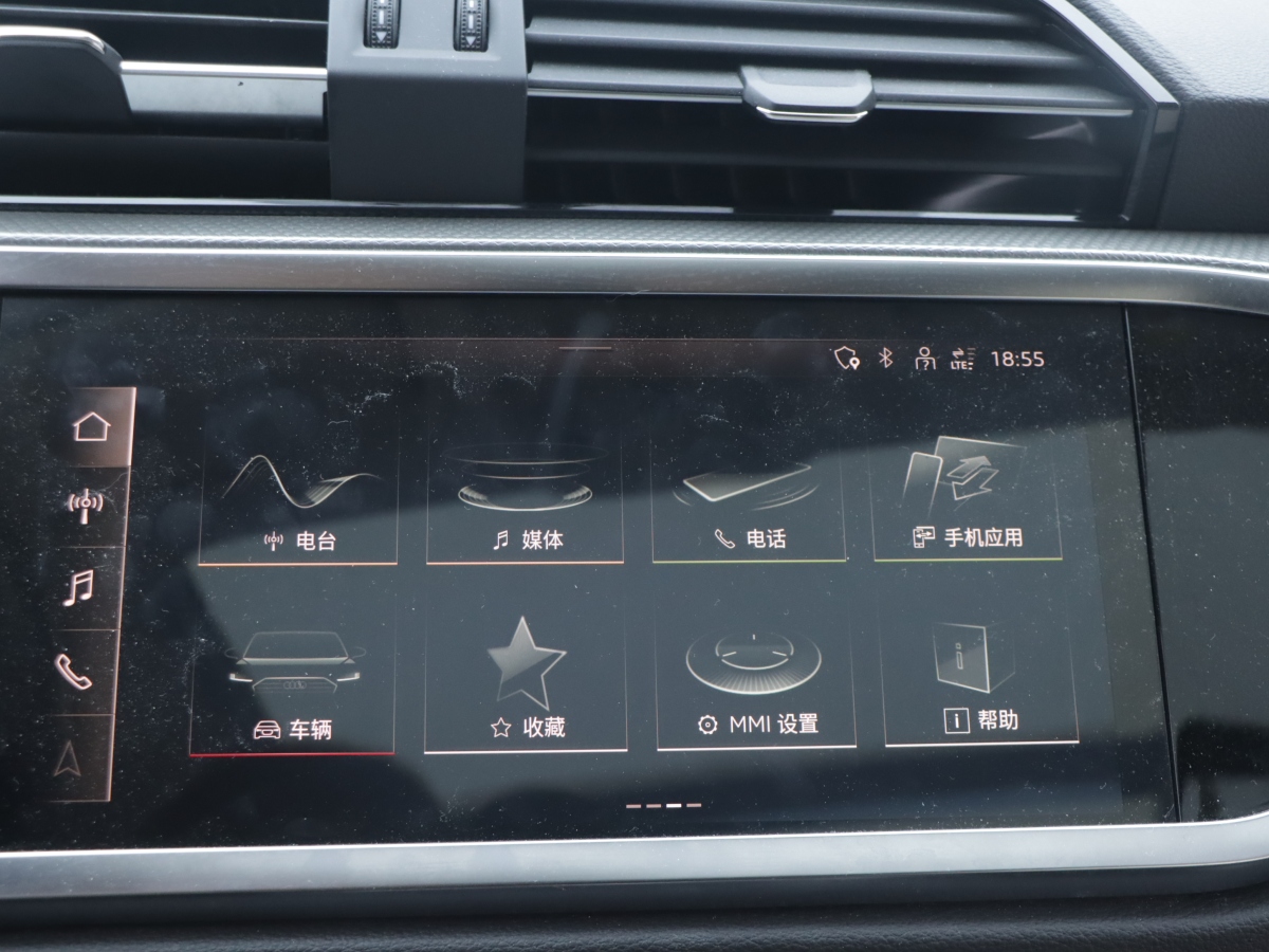 Audi Q3 2022 car image #11