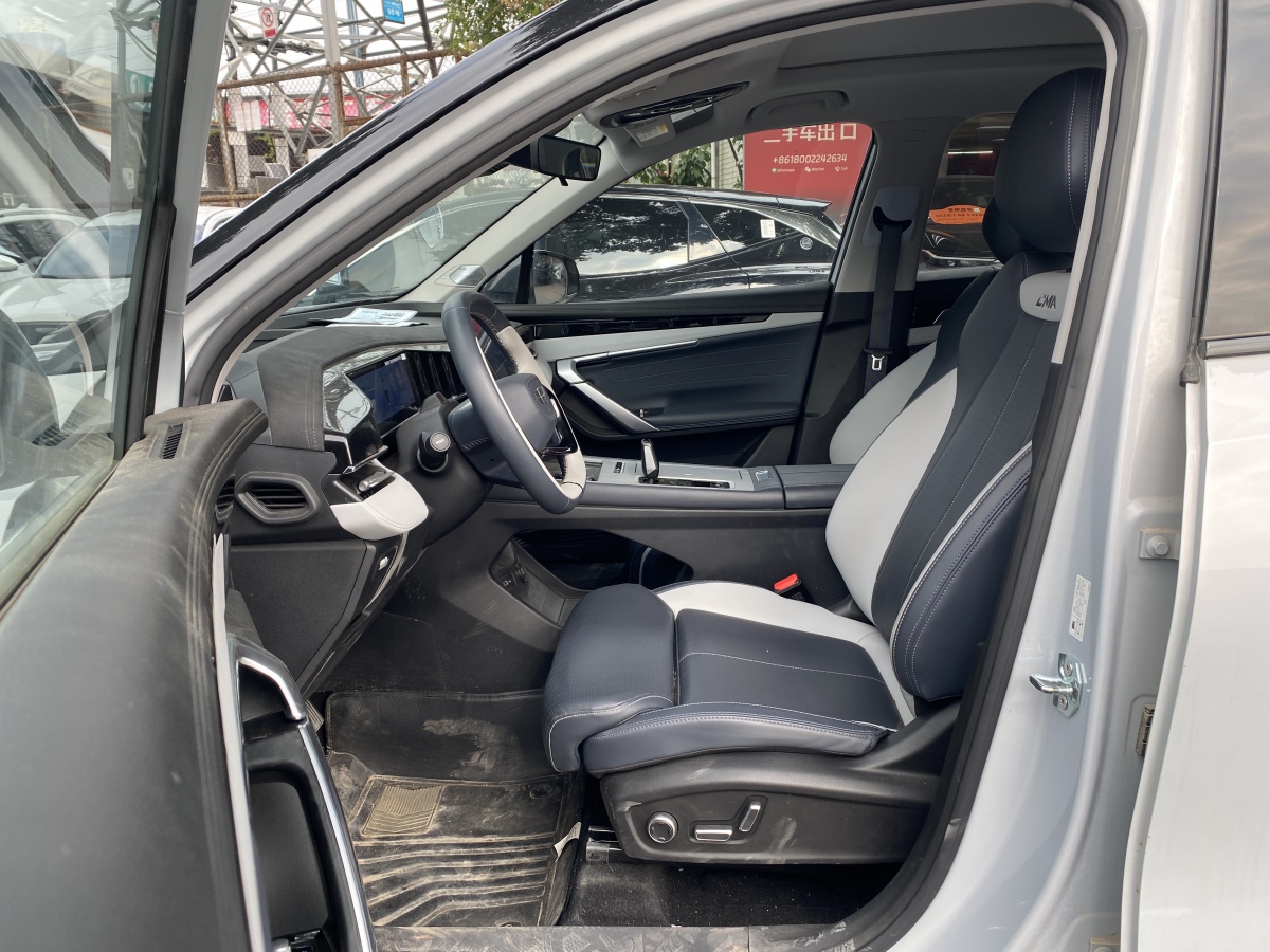 GEELY Boyue L 2024 car image #11