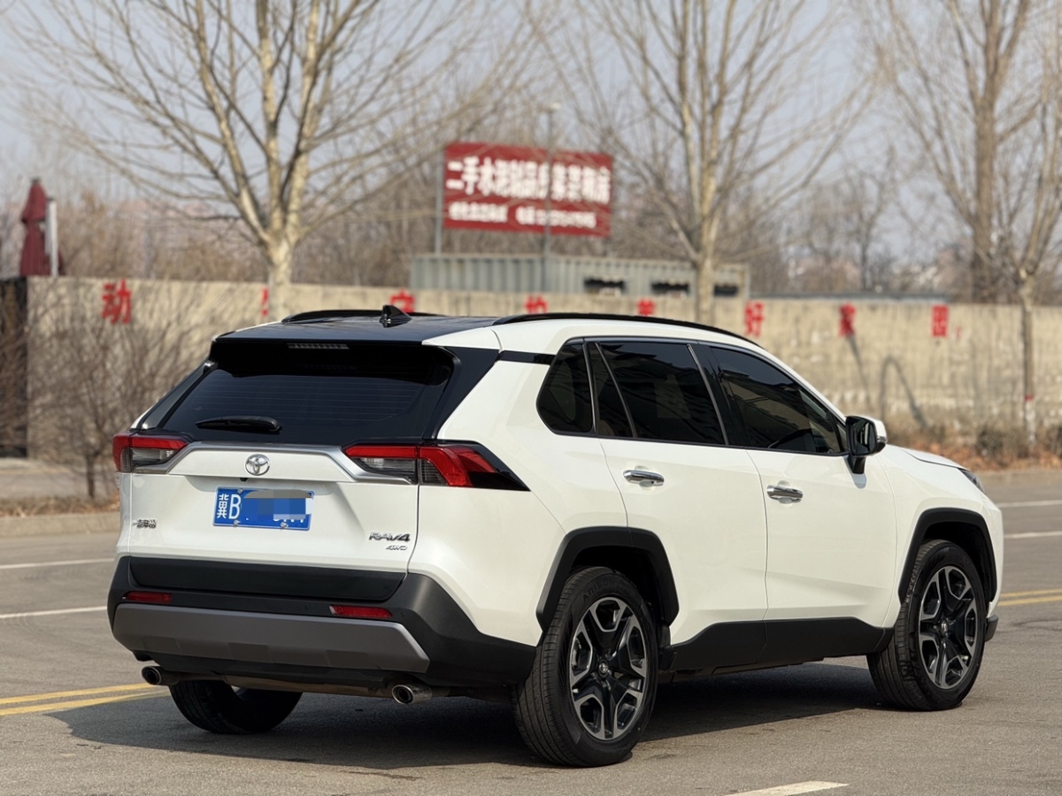 Toyota RAV4 2021 car image #11