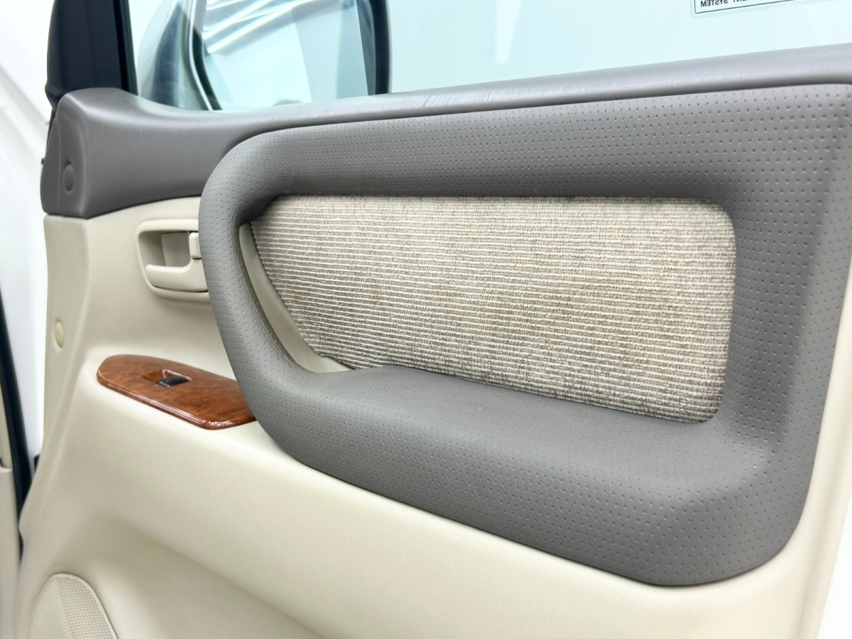 Toyota Land Cruiser 2006 car image #11