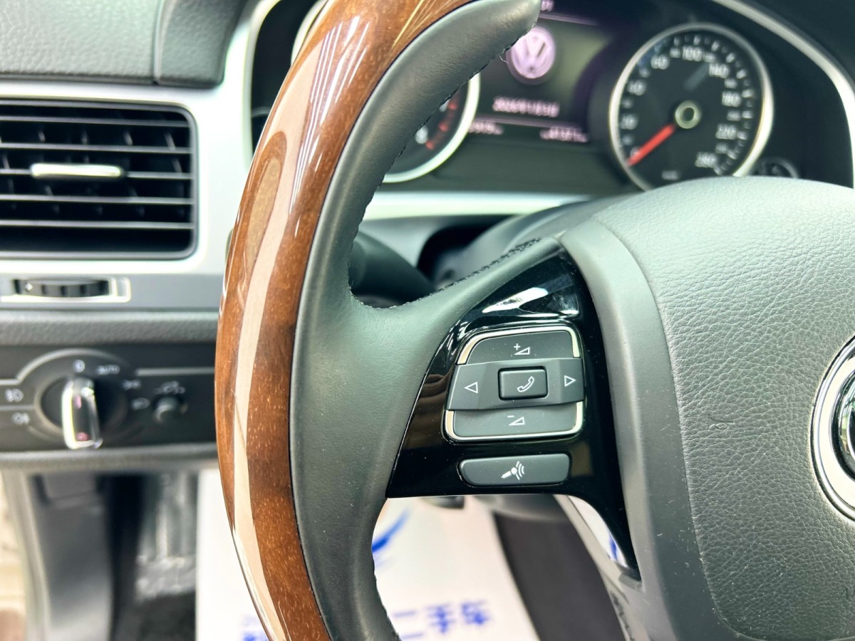 Volkswagen Touareg 2014 car image #11