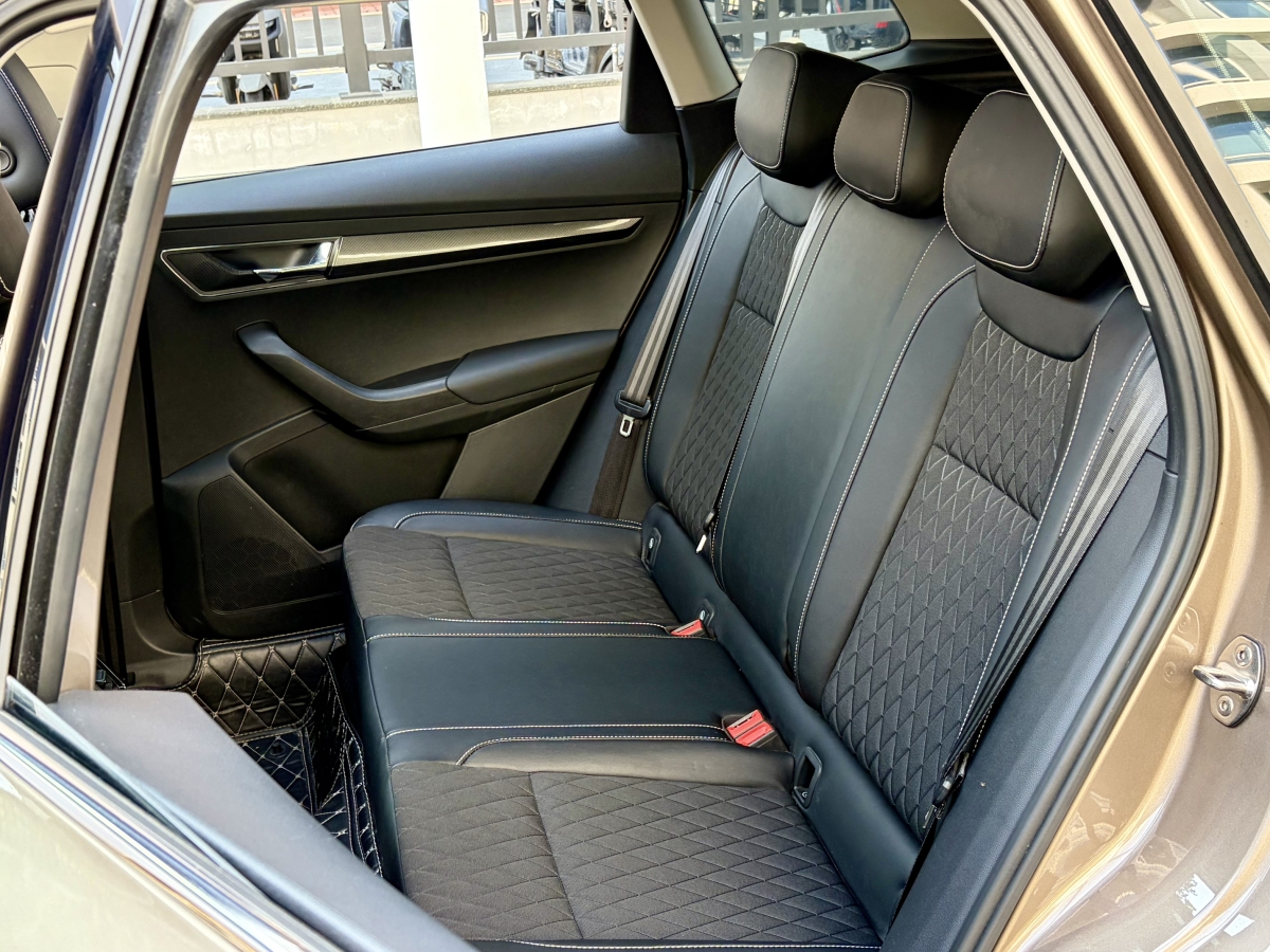 Skoda Karoq 2020 car image #11