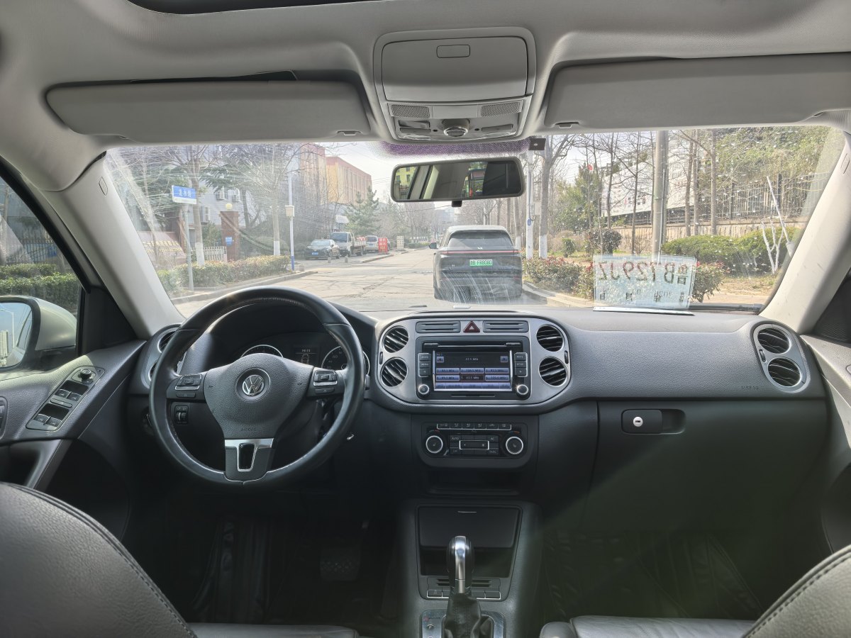 Volkswagen Tiguan 2012 car image #11