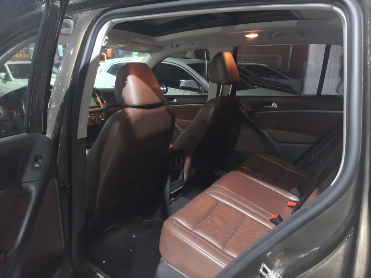 Volkswagen Tiguan 2014 car image #11