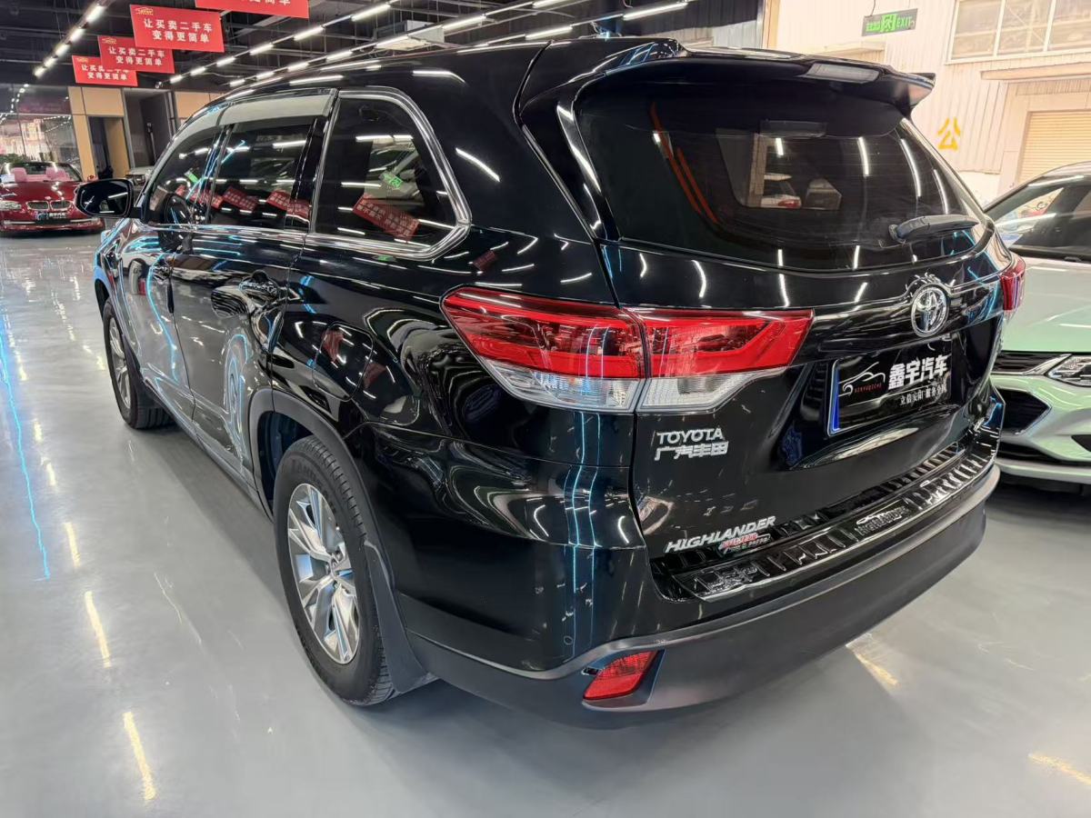 Toyota Highlander 2019 car image #11