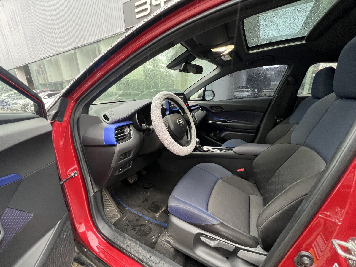 Toyota C-HR 2019 car image #11