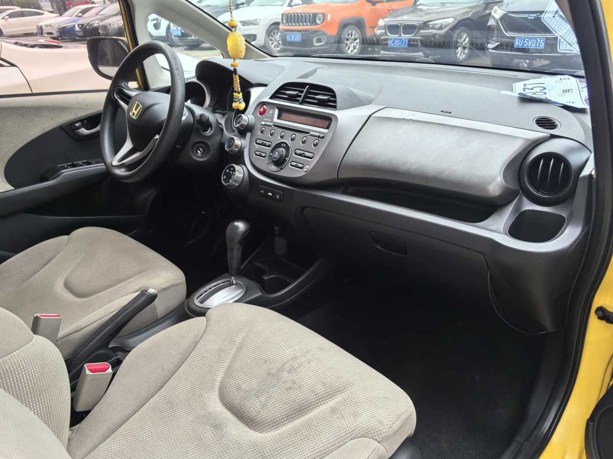 Honda Fit 2011 صورة سيارة #11