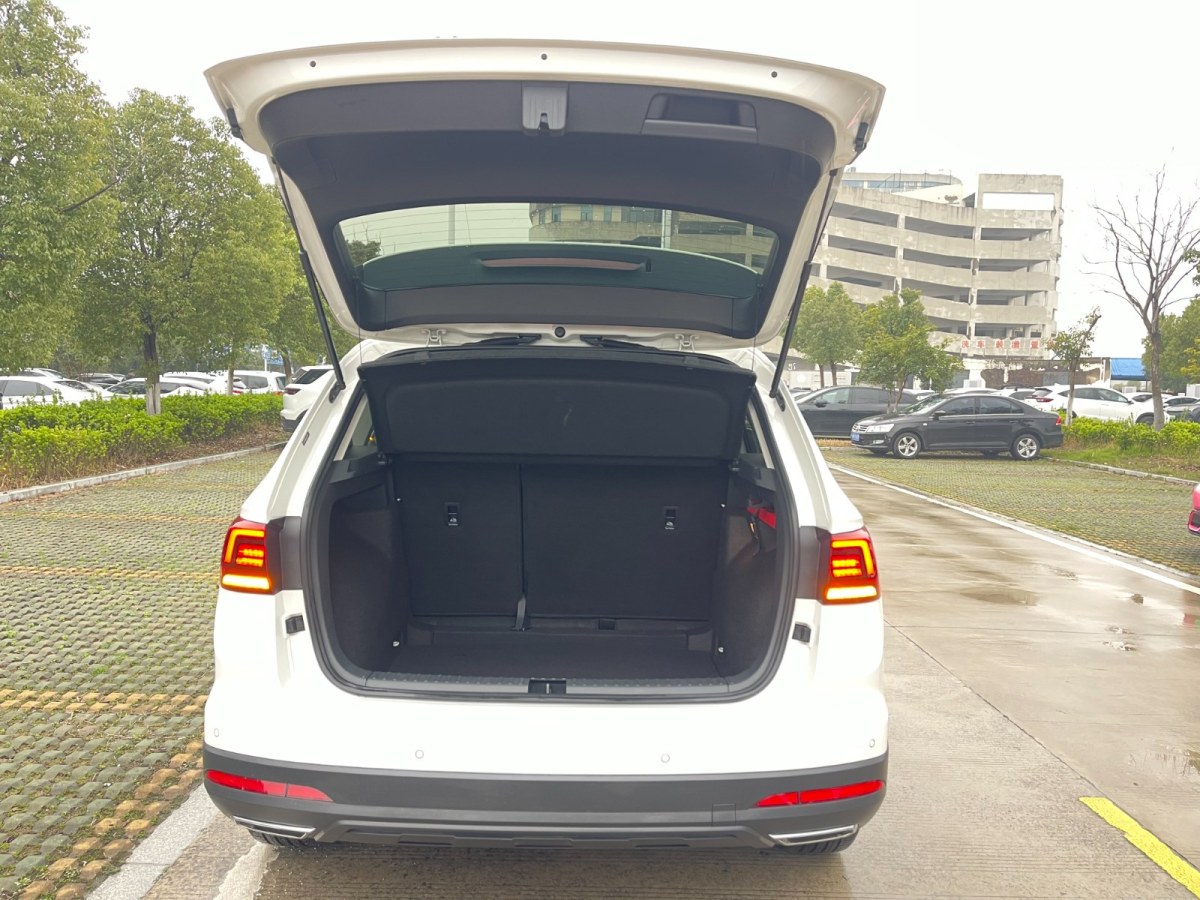 Volkswagen Tharu 2020 car image #11