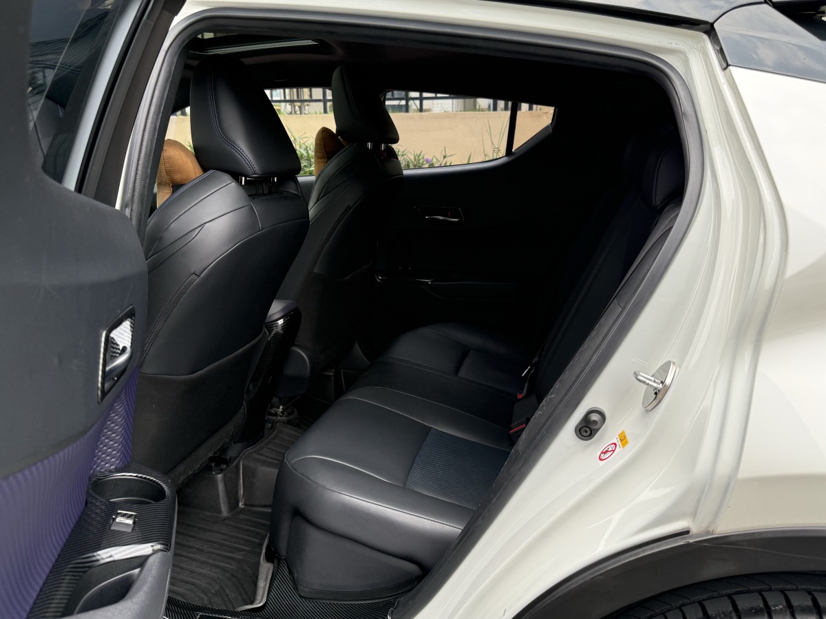 Toyota C-HR 2020 car image #11