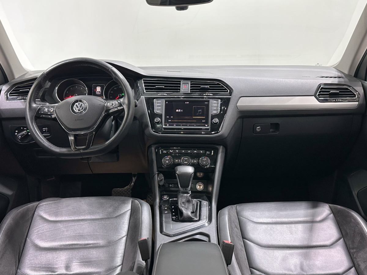 Volkswagen Tiguan L 2017 car image #11