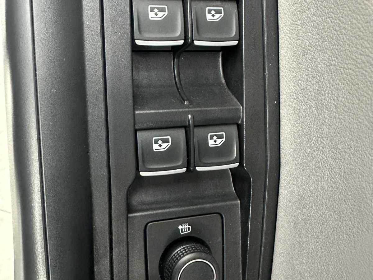 Volkswagen T-Roc 2024 car image #11