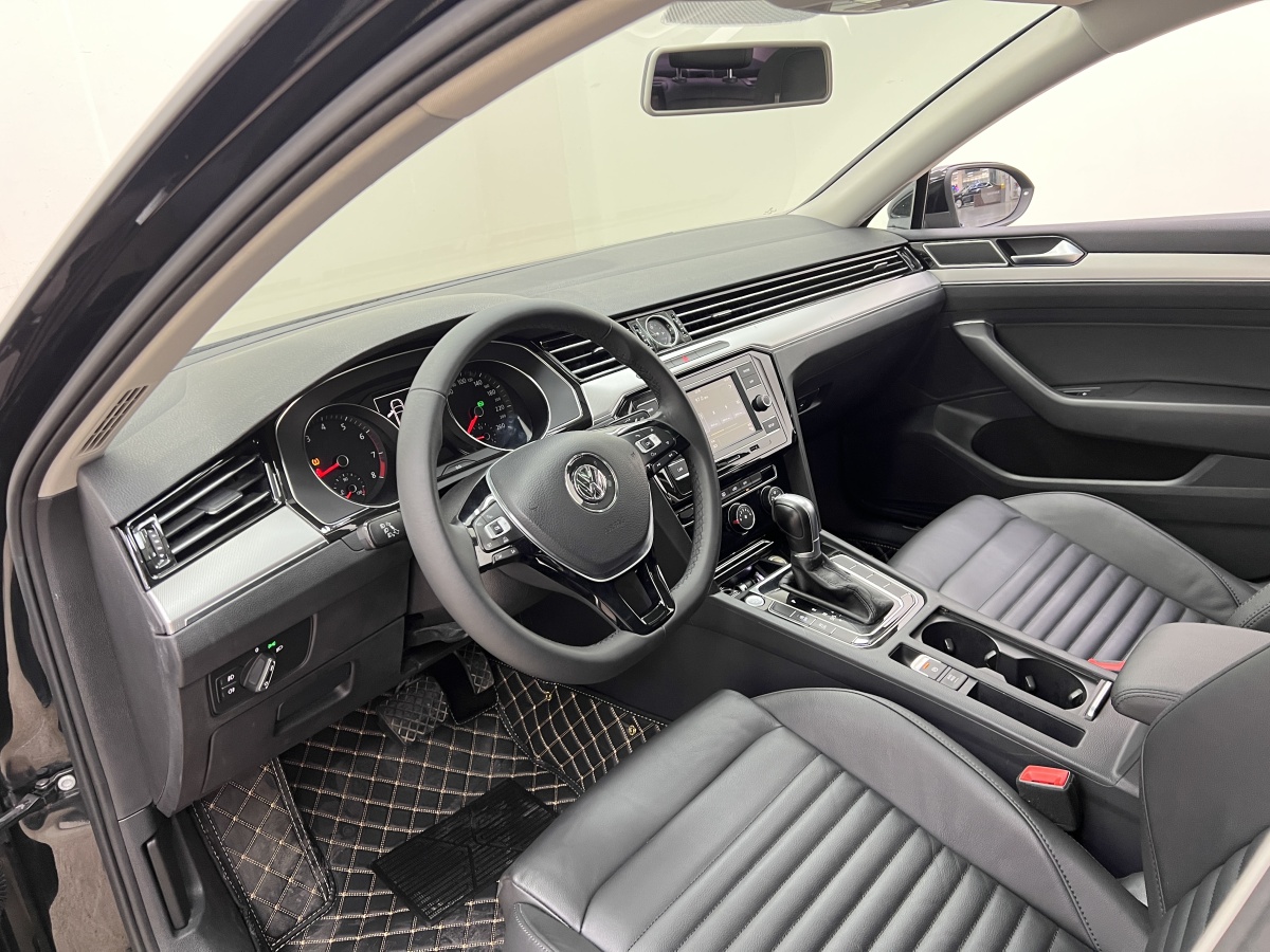 Volkswagen 2017 car image #11