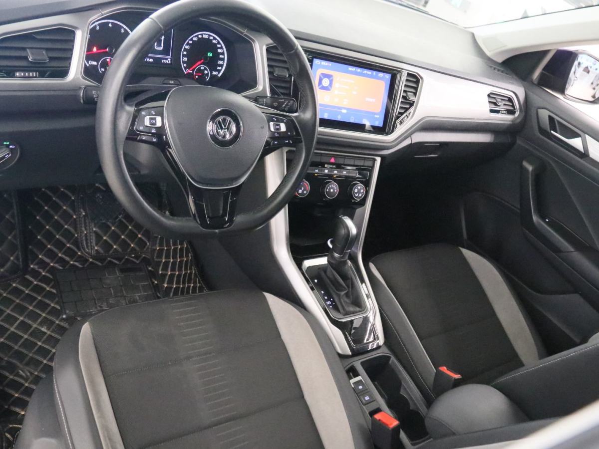 Volkswagen T-Roc 2019 car image #11