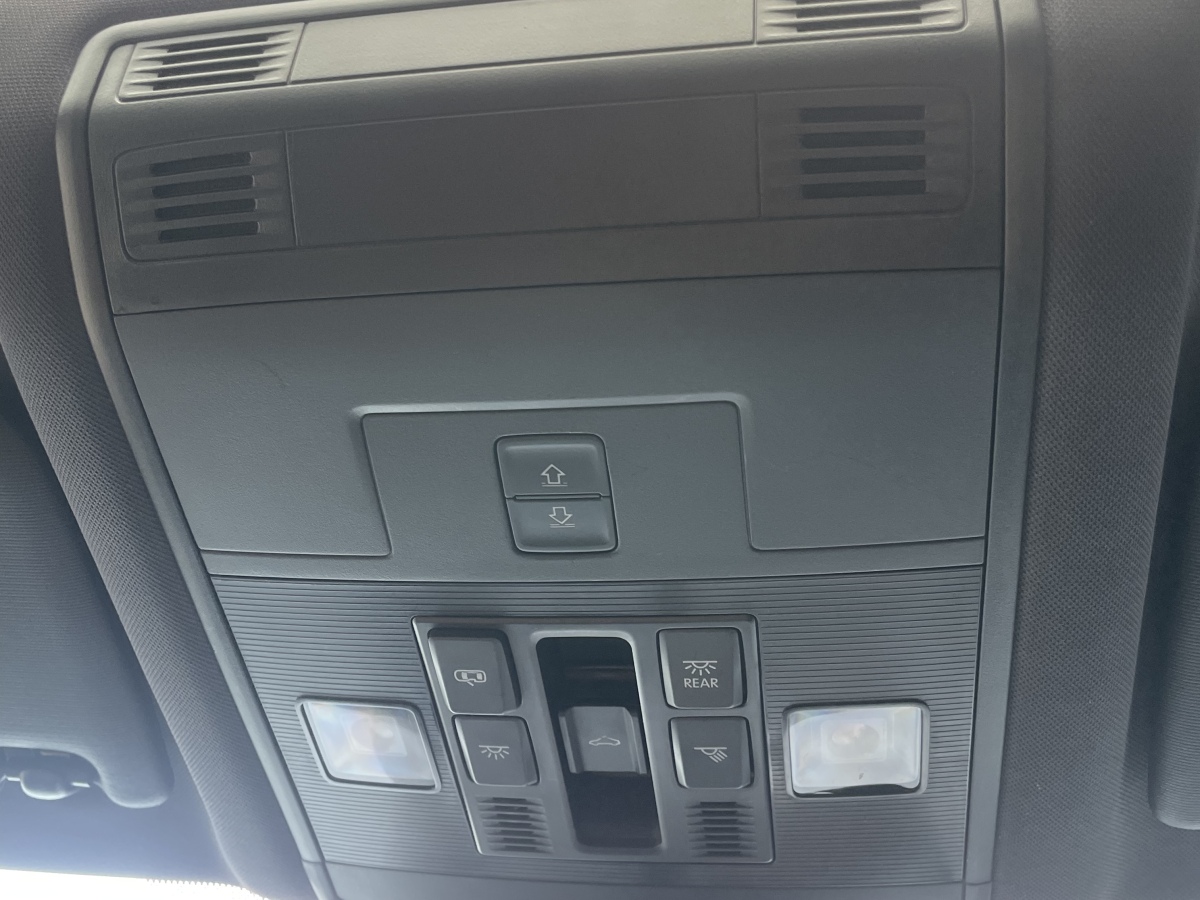 Volkswagen T-Roc 2022 car image #11