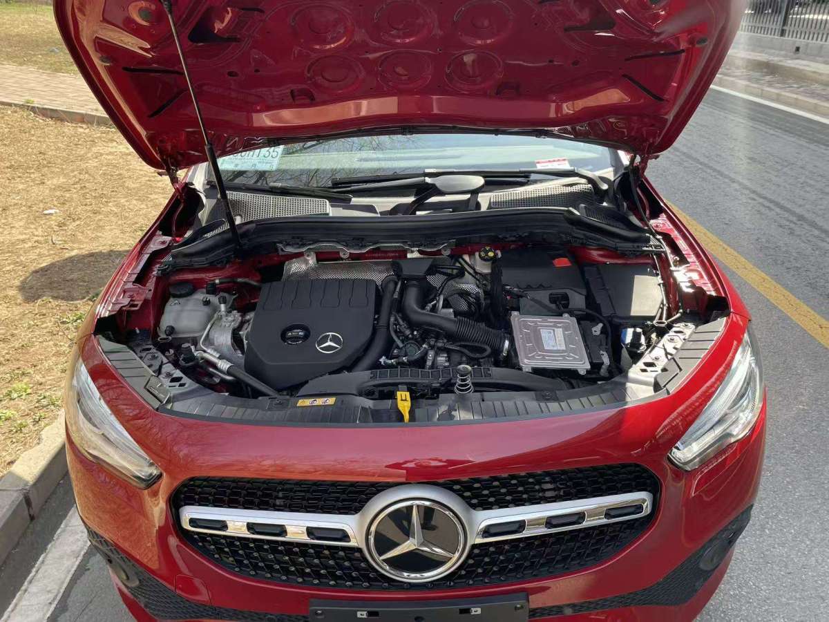 Mercedes-Benz GLA Class 2023 car image #11