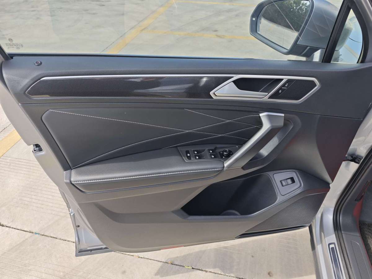 Volkswagen Tiguan L 2021 image de voiture #11