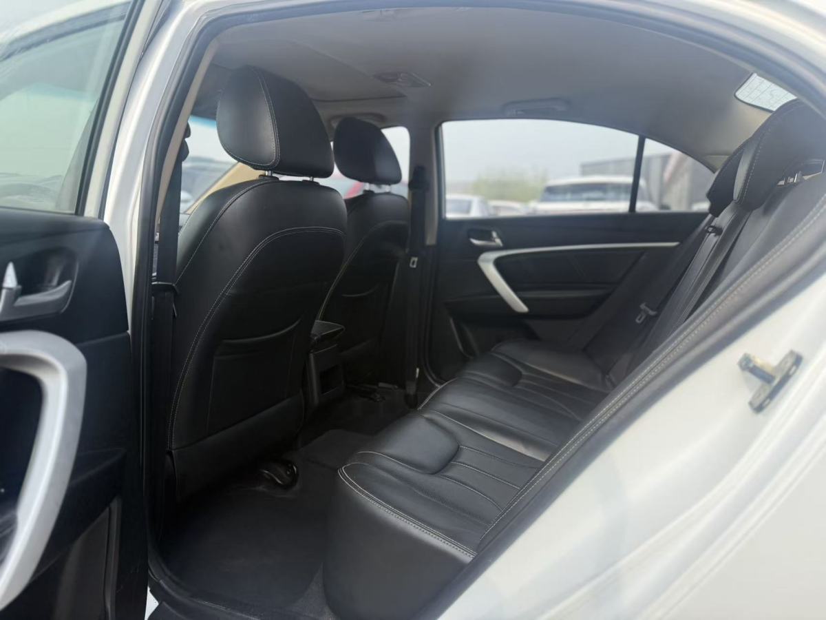 GEELY Emgrand 2017 car image #11