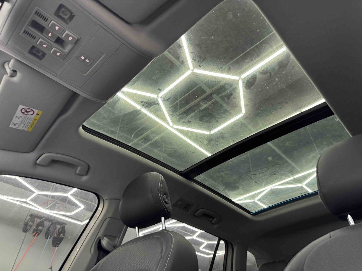 Volkswagen Tiguan L 2022 immagine di auto #11