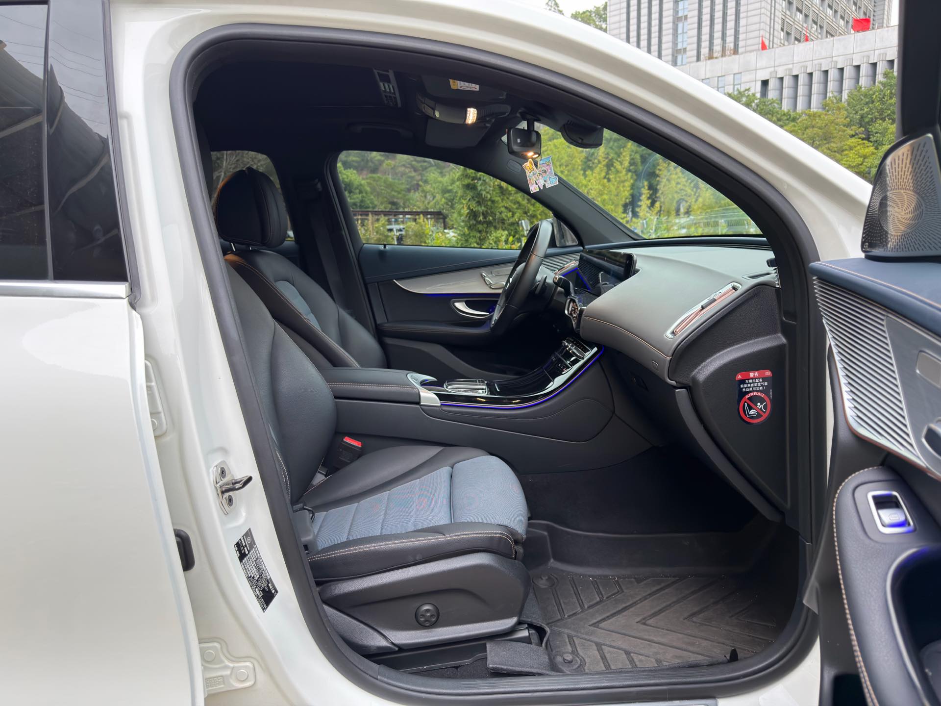 Mercedes-Benz EQC Class 2022 image de voiture #11