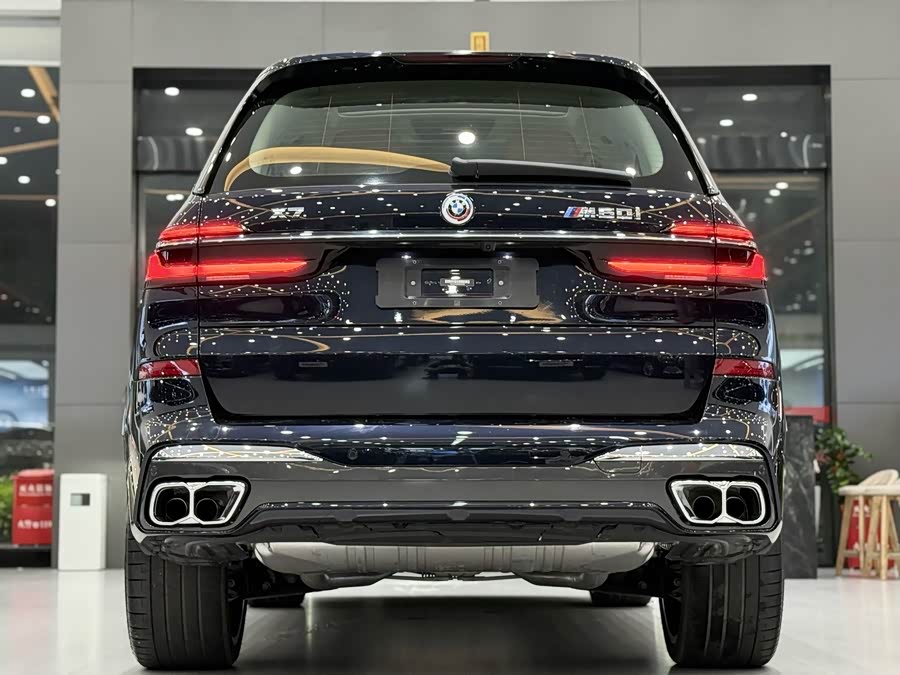 BMW X7 M60i 2023 #11 BMW X7 M60i 2023 car image #11