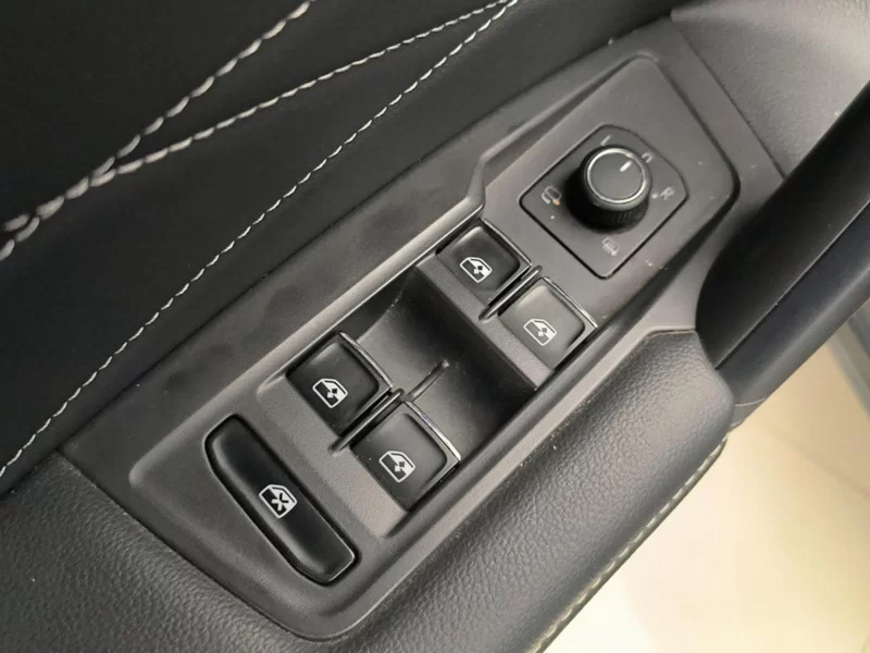 Volkswagen Tiguan L 2021 car image #11