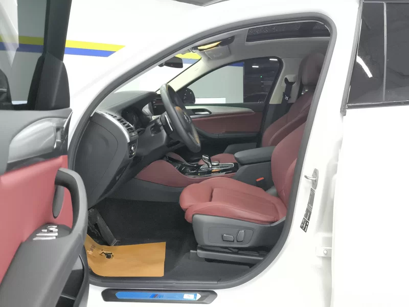 BMW X4 M40i 2024 car image #11