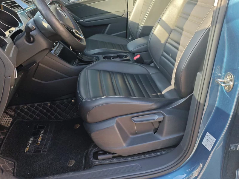 Volkswagen Touran 2018 car image #11