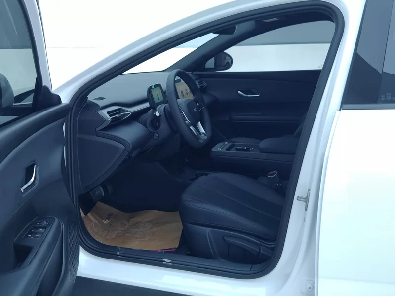 BYD e7 2025 car image #11