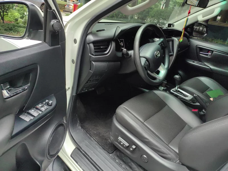 Toyota Fortuner 2018 car image #11