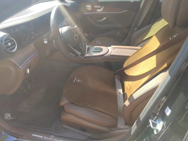 Mercedes-Benz E Class New Energy 2021 car image #11