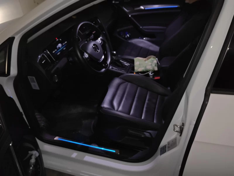 Volkswagen Golf Pure Electric 2018 car image #11